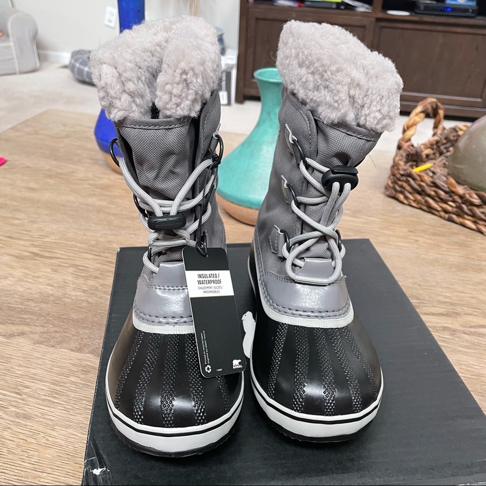 Sorel Yoot Pac Nylon Insulated Gray Kids Snow Boots. New, never worn - Picture 2 of 4